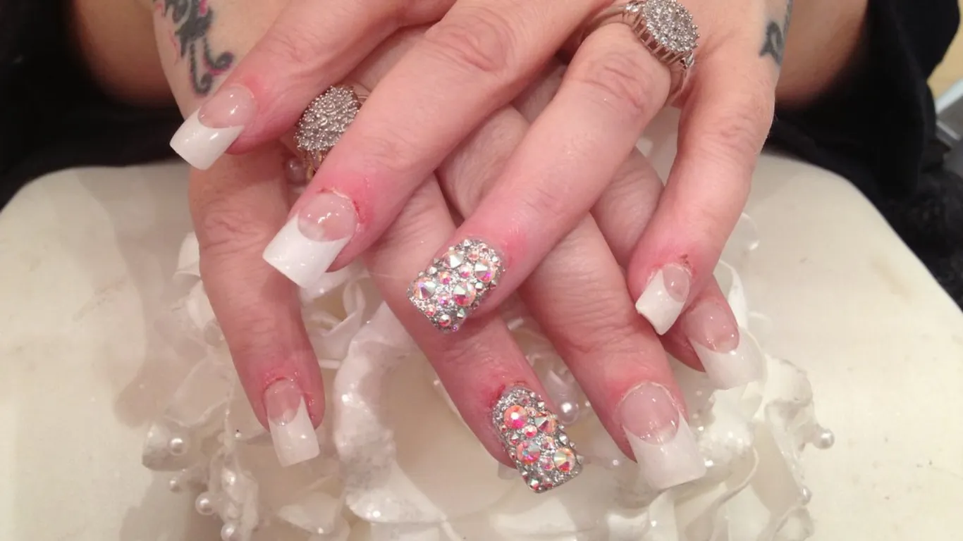 10 French Tip Nails